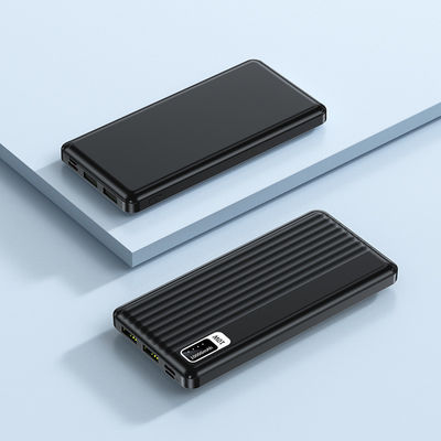 Una centrale elettrica portatile a display a LED da 10000mah, la tua imprescindibile per le avventure all'aria aperta