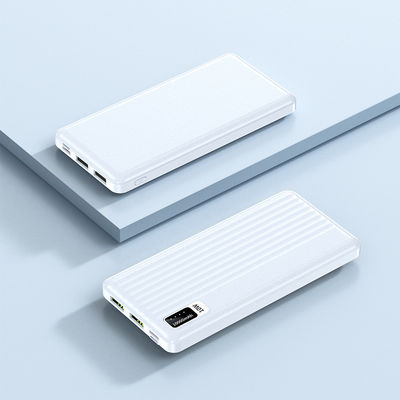 Una centrale elettrica portatile a display a LED da 10000mah, la tua imprescindibile per le avventure all'aria aperta